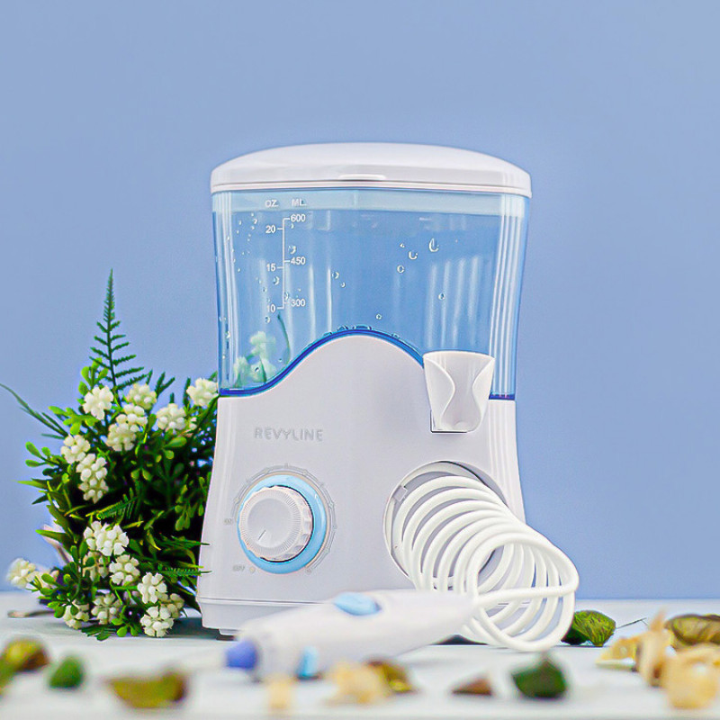 Семейный ирригатор Revyline RL 100 в белом-голубом дизайне - Изображение #1, Объявление #1714396