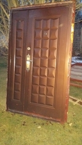 Дверь железная, две створки, в коробке, с замками,  - Изображение #1, Объявление #1699151