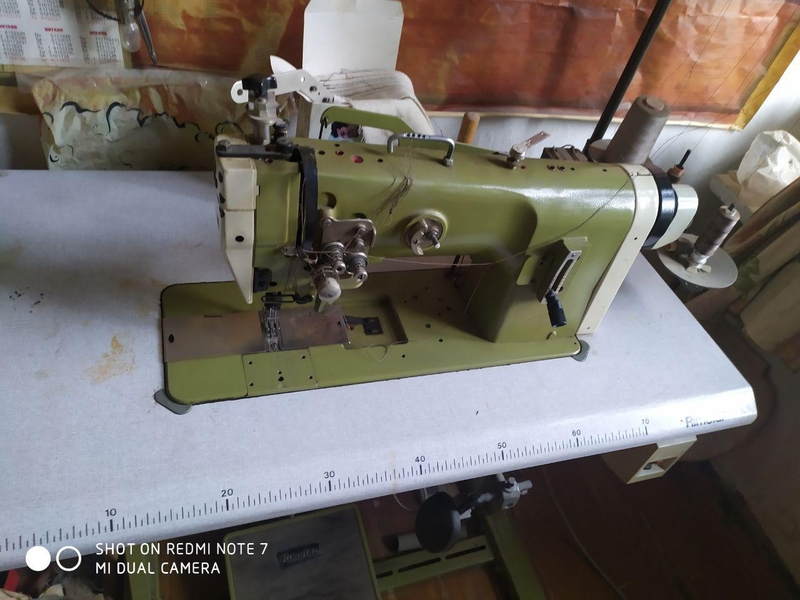 Двухигольная машина челночного стежка с отключающимся игловодителем - Изображение #1, Объявление #1743431